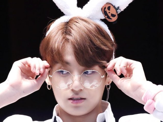 Deveria pesquisar mais um pouco sobre o maknae, não acha?
